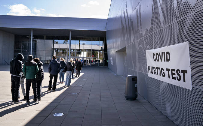 Long cow at Falck s lightning test, fast test center in Gigantium in Aalborg OEst, Tuesday 6 April 2021, Aalborg Jylland Copyright: HenningxBagger HenningxBaggerx COP109 spdk20210406-161345-L