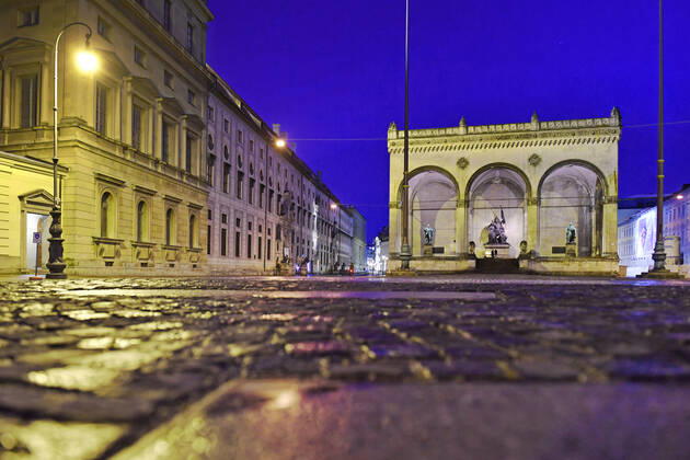 Theme image Is the bridge lockdown coming to break the third wave Deserted Odeonsplatz in Munich with Feldherrnhalle and Residenz on 06 04 2021 Night curfew,curfew,night shot,