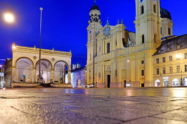 Theme image Is the bridge lockdown coming to break the third wave Deserted Odeonsplatz in Munich with Feldherrnhalle and Theatiner church on 06 04 2021 Night curfew,curfew,night shot,