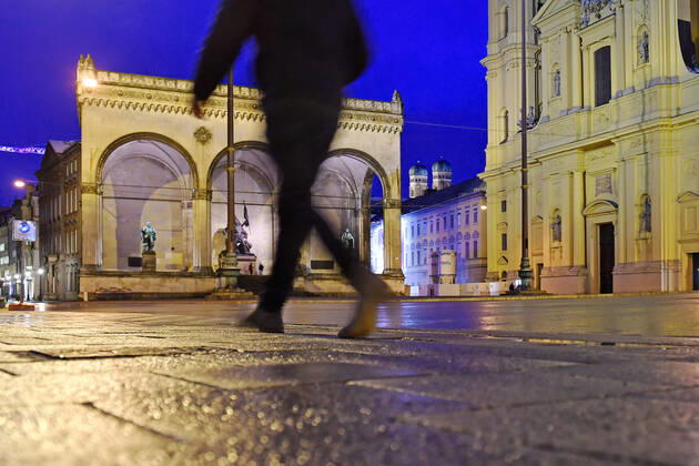 Theme image Is the bridge lockdown coming to break the third wave Nearly deserted Odeonsplatz in Munich with Feldherrnhalle and Theatiner church on 06 04 2021 Night curfew, curfew, night shot,