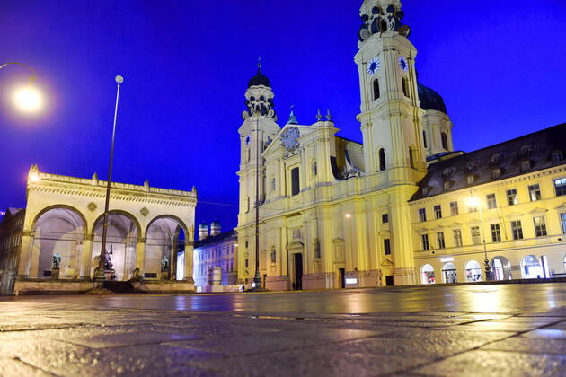 Theme image Is the bridge lockdown coming to break the third wave Deserted Odeonsplatz in Munich with Feldherrnhalle and Theatiner church on 06 04 2021 Night curfew,curfew,night shot,