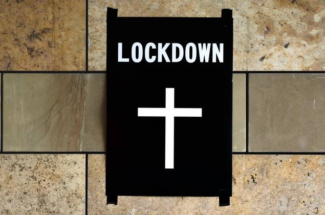 Poster death cross on wall, lockdown, shutdown, Corona crisis, Stuttgart, Baden Württemberg, Germany, Europe Copyright: imageBROKER/MichaelxWeber ibximw06719556