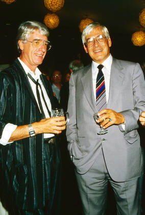 Opening ceremony IFA 1987 Moderator Rudi Carell and Federal Post Minister Christian Schwarz Schilling at the Berolina Opening ceremony IFA 1987 in Berlin, Germany 1987 , Berlin Berlin Germany Copyright: FrankxHempel Nur redaktionelle Nutzung. Editorial usage only. UnitedArchives19932287_09 EDITORIAL USE ONLY