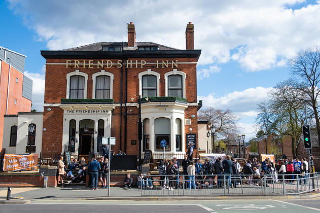 A large queue outside the Friendship Inn as people wait to drink in the beer garden of the pub, in the predominantly student area of Fallowfield, south Manchester on 12 April 2021. Customers have returned to the High Street on Monday as non-essential retailers in England and Wales reopened after more than three months of lockdown restrictions due to the Covid-19 pandemic. Manchester Greater Manchester England City centre Copyright: xMattxWilkinsonx