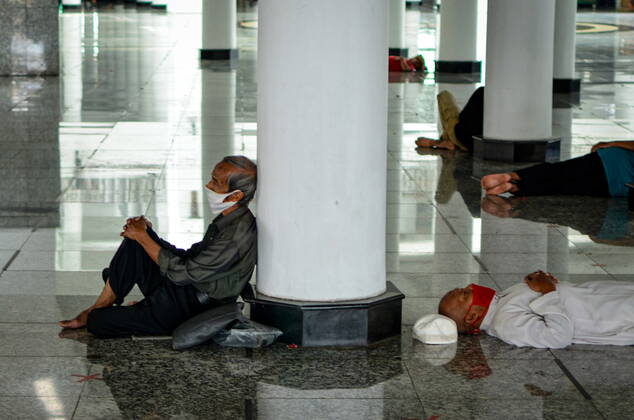 April 13, 2021, Palembang, South Sumatra, Indonesia: April 13, 2020, Palembang, South Sumatra, Indonesia : Muslims rest after praying during the holy month of Ramadan at the Great Mosque of Sultan Mahmud Badaruddin I Jayo Wikramo on April 13, 2021.Muslims around the world celebrate the holy month of Ramadan by praying during the night time and abstaining from eating, drinking, and sexual acts during the period between sunrise and sunset. Palembang Indonesia - ZUMAz115 20210413_zip_z115_001 Copyright: xALxZulkiflix