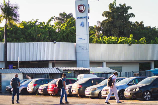Coronavirus in Brasilien, FIAT lässt Mitarbeiter in Betim impfen BETIM, MG - 15.04.2021: FIAT DARÁ FÉRIAS PARA 2000 FUNCIONÁRIOS - FIAT will give collective vacations to 1,900 employees in Betim, MG. The automaker informed that starting next Monday the 19th it will give a collective vacation of 10 days due to irregularities in the supply of parts and electronic components. x2054059x  LucianoxMariano