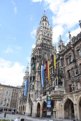 City hall mourning flagging for Corona dead Munich 16 04 21 Marienplatz Munich