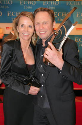 Echo Awards 12 03 2006 Saenger Peter Kraus wife Ingrid, prize winner, at the Echo Awards ceremony, at Hotel Estrel, Sonnenallee 225, Berlin 12 03 2006