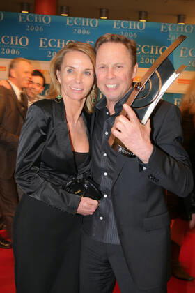 Echo Awards 12 03 2006 Saenger Peter Kraus wife Ingrid, prize winner, at the Echo Awards ceremony, at Hotel Estrel, Sonnenallee 225, Berlin 12 03 2006