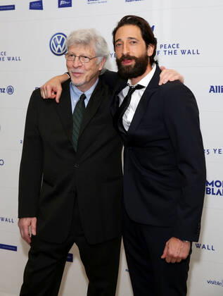 Adrien Brody mit Vater Elliot - Heroes Gala in Hotel Adlon in Berlin am 08.11.2014 Copyright: xJamesxColdreyx