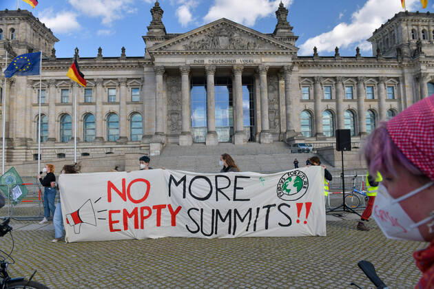 Berlin, Germany 23 April 2021 A fridays for future cycling rally was held in the capital Berlin this Friday Closing rally on the Platz der Republik in front of the Reichstag Berlin Copyright: xFotostandx xReuhlx