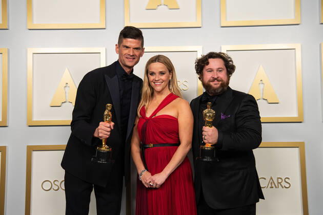 April 25, 2021, Los Angeles, California, USA: Will McCormack, Reese Witherspoon, and Michael Govier pose backstage with the Oscar for Animated Short Film during the live ABC Telecast of The 93rd Oscars at Union Station in Los Angeles. Los Angeles USA  - ZUMAz03_ 20210425_sso_z03_216 Copyright: xMattxPetit AMPASx