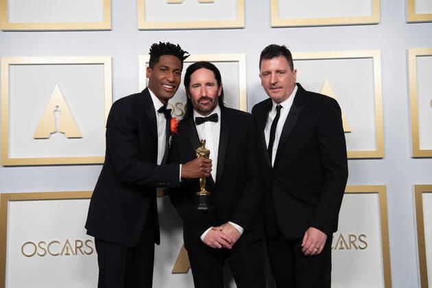 April 25, 2021, Los Angeles, California, USA: Jon Batiste, Trent Reznor, and Atticus Ross accept the Oscar for Original Score during the live ABC Telecast of The 93rd Oscars at Union Station in Los Angeles. Los Angeles USA  - ZUMAz03_ 20210425_sso_z03_205 Copyright: xMattxPetit AMPASx