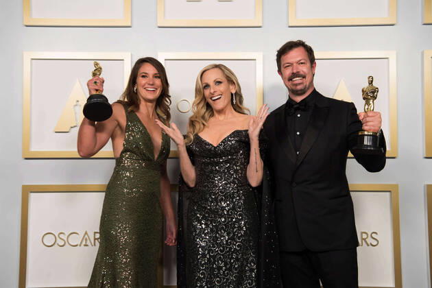 James Reed, Marlee Matlin (center) and Pippa Erlich pose backstage with the Oscars for Documentary Feature during the live ABC Telecast of The 93rd Oscars at Union Station in Los Angeles, CA on Sunday, April 25, 2021. Los Angeles CA USA  Copyright: xMattxPetitx 341351139THA