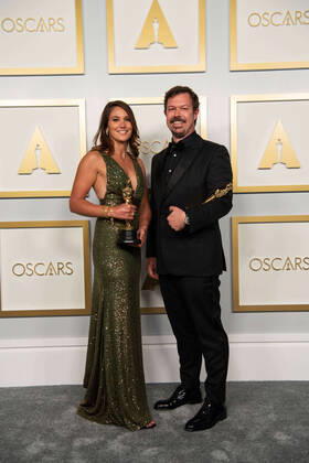 Pippa Erlich and James Reed pose backstage with the Oscars for Documentary Feature during the live ABC Telecast of The 93rd Oscars at Union Station in Los Angeles, CA on Sunday, April 25, 2021. Los Angeles CA USA  Copyright: xMattxPetitx 341351107THA