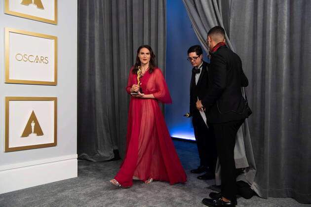 Alice Doyard and Anthony Giacchino head backstage with the Oscars for Documentary Short Subject during the live ABC Telecast of The 93rd Oscars at Union Station in Los Angeles, CA on Sunday, April 25, 2021. Los Angeles CA USA  Copyright: xMattxPetitx 341351128THA