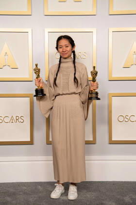 Chloe Zhao poses backstage with the Oscars for Directing during the live ABC Telecast of The 93rd Oscars at Union Station in Los Angeles, CA on Sunday, April 25, 2021. Los Angeles CA USA  Copyright: xMattxPetitx 341351218THA