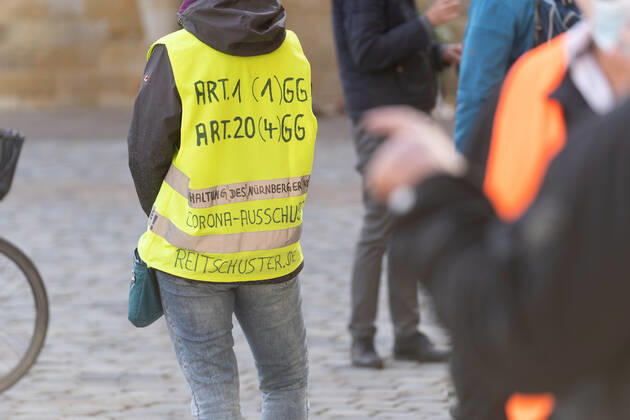 Osnabrueck, Germany 26 April 2021 Querdenker hold another Monday demonstration in Osnabrueck Today, Monday, the Querdenker held a demonstration in Osnabrueck Lower Saxony Copyright: xFotostandx xAndrexHavergox