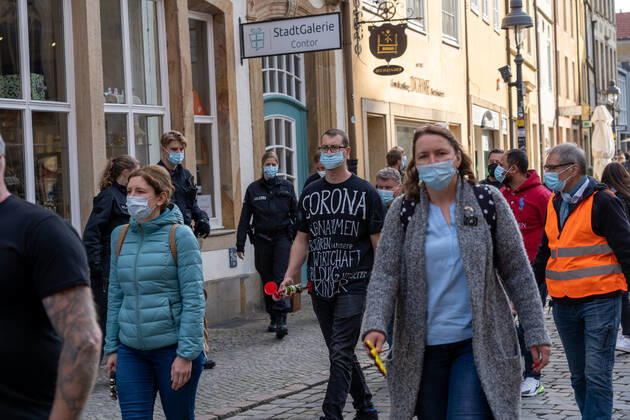 Osnabrueck, Germany 26 April 2021 Querdenker hold another Monday demonstration in Osnabrueck Today, Monday, the Querdenker held a demonstration in Osnabrueck Lower Saxony Copyright: xFotostandx xAndrexHavergox