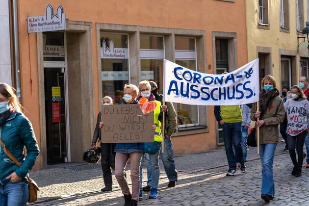 Osnabrueck, Germany 26 April 2021 Querdenker hold another Monday demonstration in Osnabrueck Today, Monday, the Querdenker held a demonstration in Osnabrueck Lower Saxony Copyright: xFotostandx xAndrexHavergox