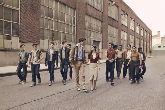 Ansel Elgort, Rachel Zegler, West Side Story (2021) Credit: Ramona Rosales 20th Century Fox The Hollywood Archive Los Angeles CA  Copyright: xRAMONAxROSALESx 34142012THA