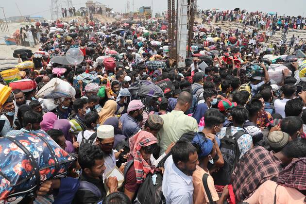 May 8, 2021, Dhaka, Dhaka, Bangladesh: May, 08, 2021 People packed on a ferry as they leave the capital city to their homes as Bangladesh s authorities imposes lockdown amid the Covid-19 coronavirus spread in Dhaka, Bangladesh Dhaka Bangladesh - ZUMAr338 20210508_zip_r338_002 Copyright: xHarun-Or-Rashidx