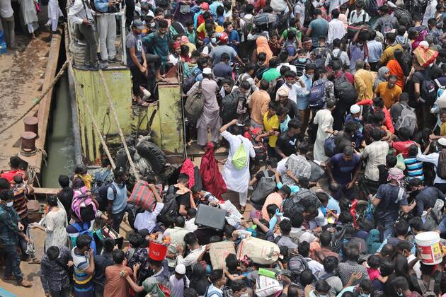 May 8, 2021, Dhaka, Dhaka, Bangladesh: May, 08, 2021 People packed on a ferry as they leave the capital city to their homes as Bangladesh s authorities imposes lockdown amid the Covid-19 coronavirus spread in Dhaka, Bangladesh Dhaka Bangladesh - ZUMAr338 20210508_zip_r338_006 Copyright: xHarun-Or-Rashidx