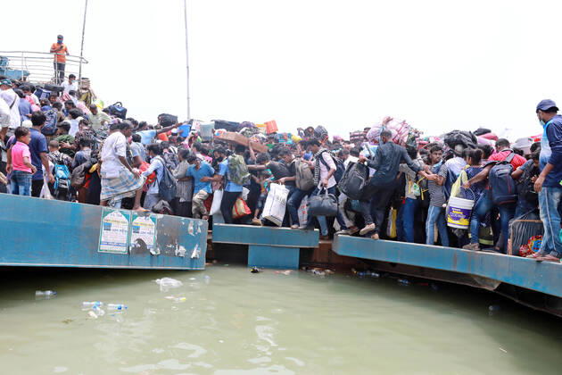 May 8, 2021, Dhaka, Dhaka, Bangladesh: May, 08, 2021 People leave the capital city to their homes as Bangladesh s authorities imposes lockdown amid the Covid-19 coronavirus spread in Dhaka, Bangladesh Dhaka Bangladesh - ZUMAr338 20210508_zip_r338_025 Copyright: xHarun-Or-Rashidx