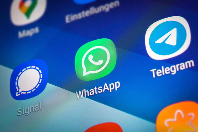 Logos of the social media messenger apps Telegram, WhatsApp and Signal on the screen of a smartphone