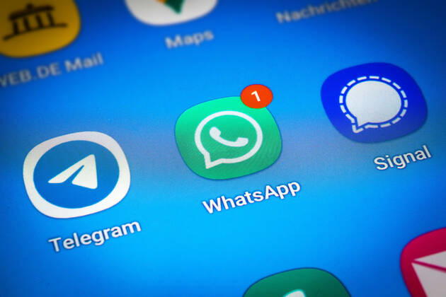 Logos of the social media messenger apps Telegram, WhatsApp and Signal on the screen of a smartphone