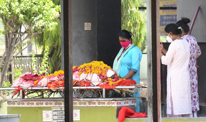 Cremation Of COVID-19 Victims In Rajasthan, India Girls of a family mourn the death of their grandmother before cremation at Hindu Moksha Dham Crematorium, amid coronavirus pandemic in Beawar. Beawar Rajasthan India Copyright: SumitxSaraswat
