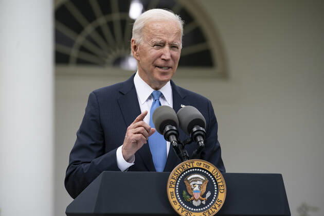 News Bilder des Tages May 13, 2021, Washington, District of Columbia, USA: United States President Joe Biden gives remarks on the new Covid-19 Centers for Disease Control mask guidelines in the Rose Garden, at the White House in Washington, DC on Thursday, May 13, 2021. Fully vaccinated people no longer need to wear a face mask or stay six feet away from others in most settings, whether outdoors or indoors, the Centers for Disease Control and Prevention said in updated public health guidance released Thursday Washington USA - ZUMAs152 20210513_zaa_s152_189 Copyright: xTasosxKatopodisx-xPoolxViaxCnpx