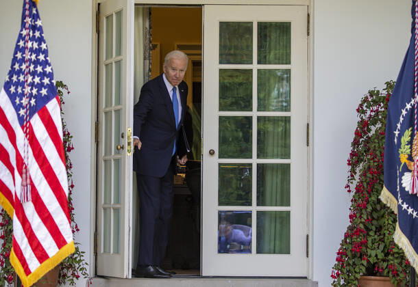May 13, 2021, Washington, District of Columbia, USA: United States President Joe Biden walks away after he gave remarks on the new Covid-19 Centers for Disease Control mask guidelines in the Rose Garden, at the White House in Washington, DC on Thursday, May 13, 2021. Fully vaccinated people no longer need to wear a face mask or stay six feet away from others in most settings, whether outdoors or indoors, the Centers for Disease Control and Prevention said in updated public health guidance released Thursday Washington USA - ZUMAs152 20210513_zaa_s152_191 Copyright: xTasosxKatopodisx-xPoolxViaxCnpx