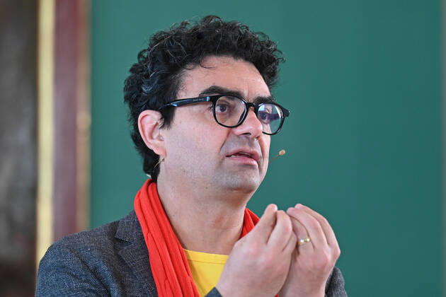 Press conference for the program presentation of the Mozartwochen 2022 in Salzburg, on 19 05 21 The picture shows the Intendaten of the Mozartwochen, Rolando Villazon during his lecture for the program presentation 2021 Press conference for the program presentation of the Mozartwooche 2022 in Salzburg, on 19 05 21