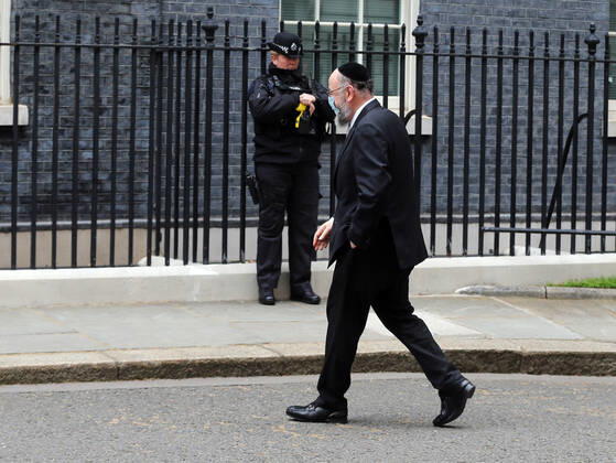 May 20, 2021, London, England, United Kingdom: Chief rabbi of the UK and Commonwealth EPHRAIM MIRVIS arrives at 10 Downing Street to meet with UK Prime Minister Boris Johnson. London United Kingdom - ZUMAs262 20210520_zip_s262_081 Copyright: xTayfunxSalcix