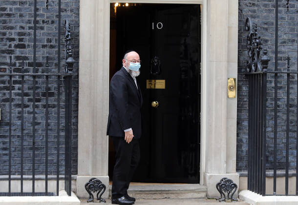 May 20, 2021, London, England, United Kingdom: Chief rabbi of the UK and Commonwealth EPHRAIM MIRVIS arrives at 10 Downing Street to meet with UK Prime Minister Boris Johnson. London United Kingdom - ZUMAs262 20210520_zip_s262_082 Copyright: xTayfunxSalcix