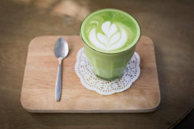  green tea latte on wood background, 29.01.2020 02:10:52, Copyright: xsnowingx Panthermedia28006727