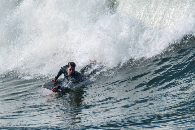 IMAGO Creative: Sommer Sport - Strand Bodyboarder in action on the ocean waves on a sunny day. Copyright: xCarlosxSantosx 22975726