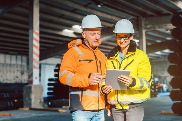 IMAGO Creative: Business, Inflation und Lieferketten Workers checking inventory of warehouse model released, Symbolfoto, 12.02.2020 16:56:43, Copyright: xKzenonx Panthermedia28126118