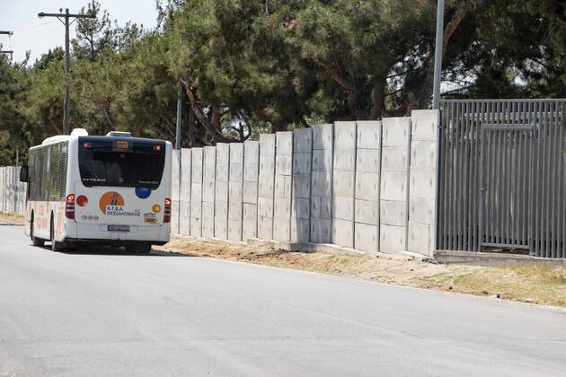 New Concrete Walls Around Diavata Refugee Camp In Greece Greece is building new concrete walls around the refugee camps across the country in the mainland and the islands. The 3meter wall was a decision by the Greek Ministry of Migration and European Commission. Asylum seekers feel like imprisonment conditions while the authorities claim its for their own security, monitoring the entrance and locking the camp during the night. Diavata refugee and migrant camp is a former military camp near the city of Thessaloniki in Northern Greece. The concrete fortification called enhanced fence has been built around the whole area of the camp. Diavata, Greece on June 6, 2021 Thessaloniki Greece economou-notitle210605_npySf Copyright: xNicolasxEconomoux