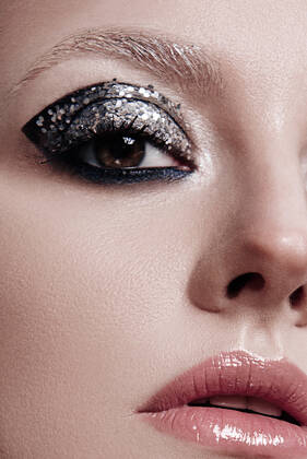 Fashion style girl portrait. Beautiful fashion woman with professional styling, hairdress and makeup; dark glitter eyeshadows, rock style beauty portrait Belarus, Mogilev Region, Belarus CR_PJWUOI210608B-761199-01 ,model released, Symbolfoto