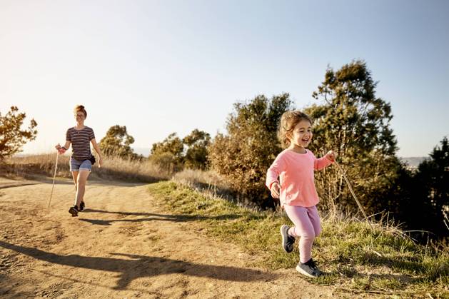 Cheerful girl hiking with mother against clear sky on sunny day Los Angeles, CA, United States CR_JAJEES210609-767448-01 ,model released, Symbolfoto