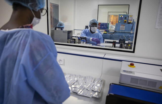 Production of antigen tests at the Pasteur Institute for Senegal, Dakar, 17 06 2021 Khombole Senegal Copyright: xUtexGrabowsky photothek.netx