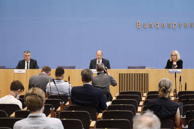State Secretary Werner Gatzer, BMF, Federal Minister of Finance Olaf Scholz, Germany, Berlin, Federal Press Conference, Topic Government Draft for the Federal Budget 2022 and the Financial Plan until 2025