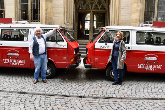 Actors Peter Millowitsch and Mariele Millowitsch christen VW Oldtimer Billis T3 with the names Pitter and Mariele With this buses love your city tours through Cologne can be booked