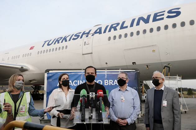 June 26, 2021: Governor JOAO DORIA (center) speaks to the press after arrival from China, of 6 thousand liters of API (Active Pharmaceutical Ingredient) at Guarulhos International Airport, in Sao Paulo state, this Saturday (26). .The inputs will allow the Butantan Institute to manufacture around 10 million doses of the Coronavac vaccine against Covid-19. - ZUMAl146 20210626_zaf_l146_007 Copyright: xPauloxLopesx