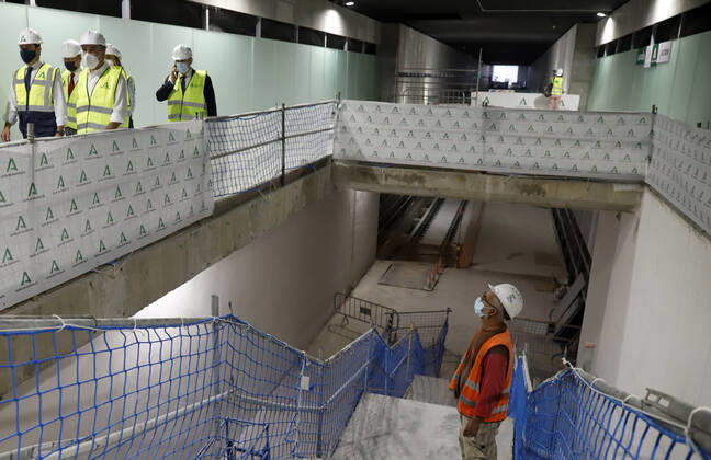 The president of the Junta de Andalucia, Juanma Moreno, attends the first welding of the track rail at the Atarazanas metro station. On 26 July 2021, in Malaga (Andalusia, Spain). 26 JULY 2021 Ãlex Zea LagenciaEP 07 26 2021 Malaga (Andalusia) Malaga (Andalusia) Spain Copyright: xÃlexxZeax 3856108