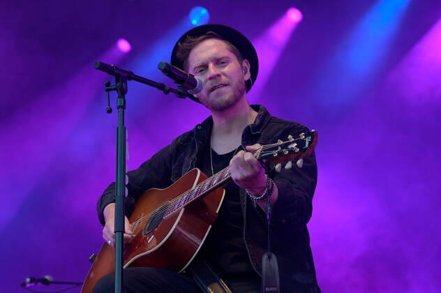 Johannes Oerding Lagerfeuer Acoustics Tour on 31 07 2021 at the open-air ground of the König Pilsener Arena in Oberhausen Johannes Oerding will be on stage on 31 07 2021 at the open-air ground of the König Pilsener Arena in Oberhausen xJFx