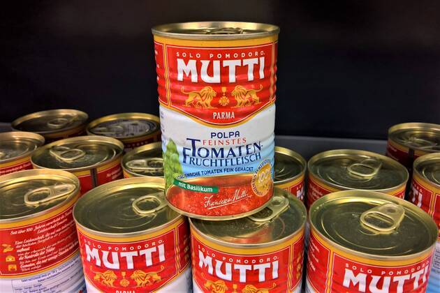 Mutti solo Pomodoro,Tomato pulp from Parma Italy , canned in the supermarket