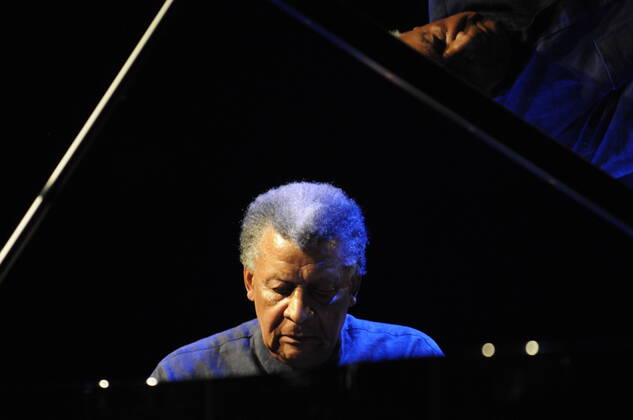 Der südafrikanische Jazz-Pianist Abdullah Ibrahim (früher: Dollar Brand) beim 40. Moers Festival 2011. The jazz pianist Abdullah Ibrahim (aka Dollar Brand) from South Africa at the 40th Moers Festival 2011. Moers NRW DEU;DE;GERMANY;DEUTSCHLAND;ALLEMAGNE